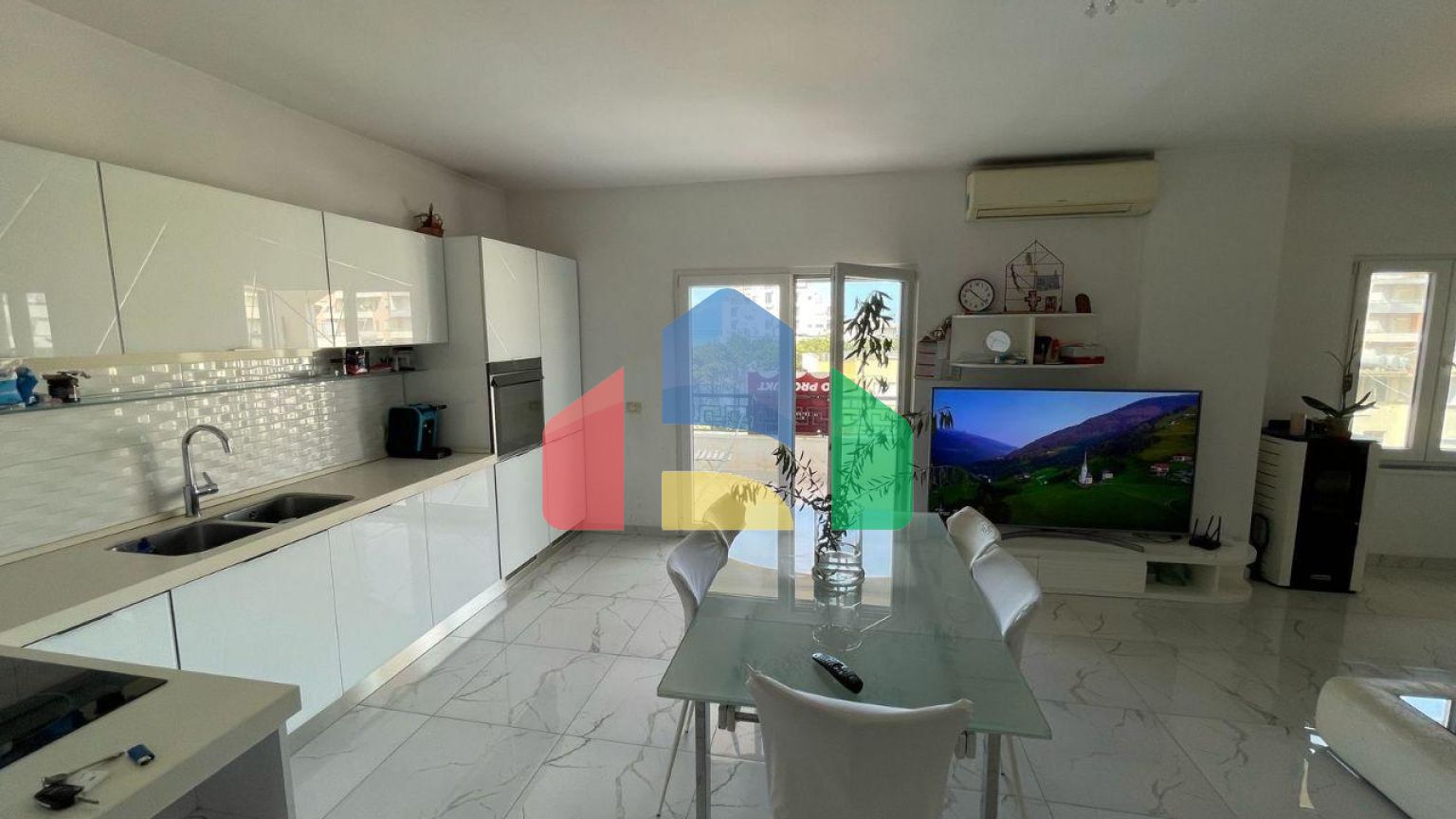 2+1 с балконом, р-н Шкемби в доме Колизей, 143 м.кв