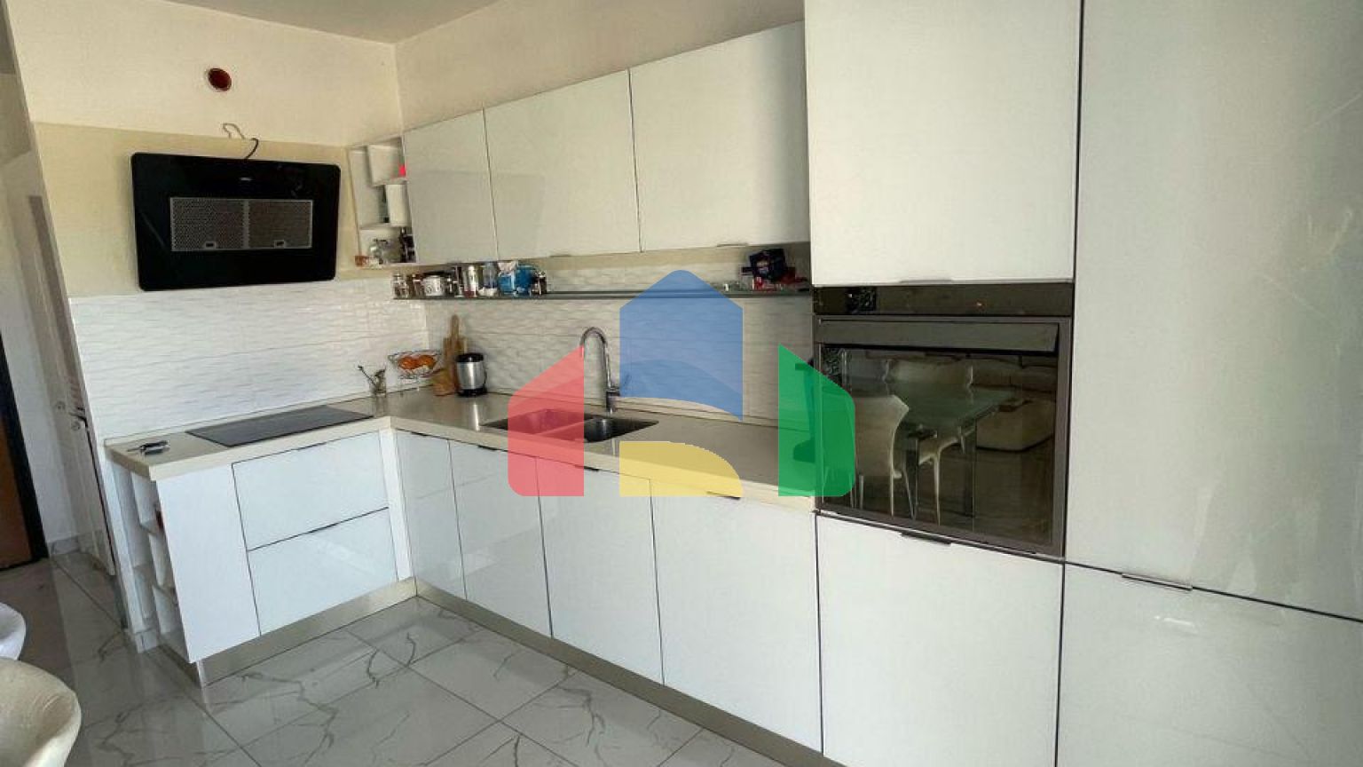 2+1 с балконом, р-н Шкемби в доме Колизей, 143 м.кв