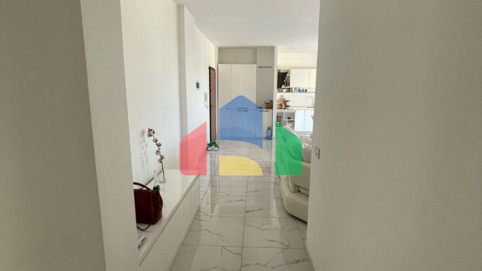 2+1 с балконом, р-н Шкемби в доме Колизей, 143 м.кв