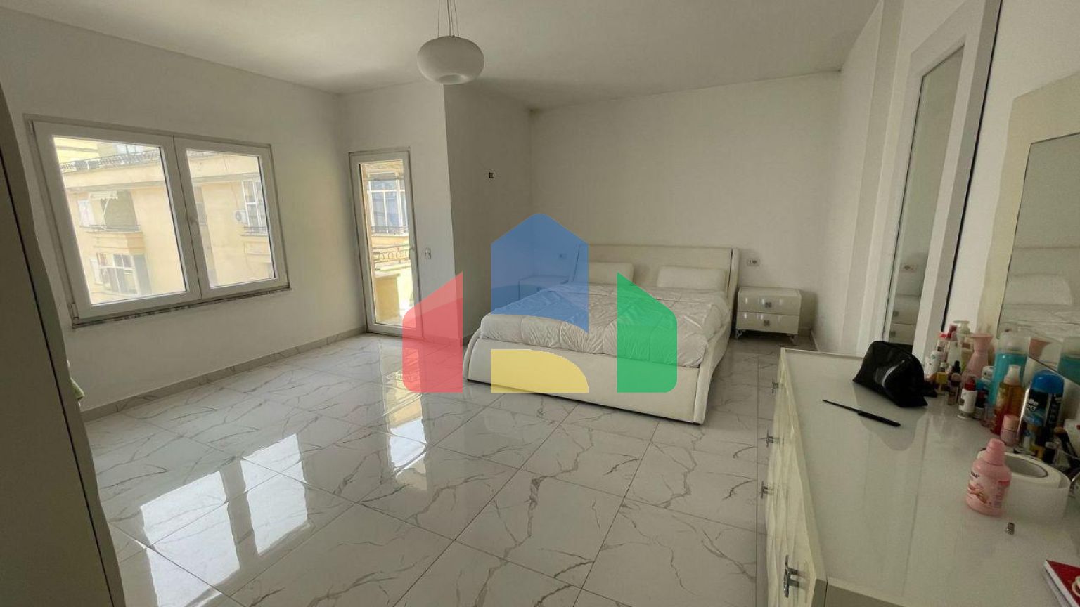 2+1 с балконом, р-н Шкемби в доме Колизей, 143 м.кв