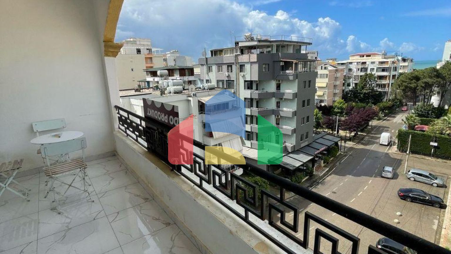 2+1 с балконом, р-н Шкемби в доме Колизей, 143 м.кв