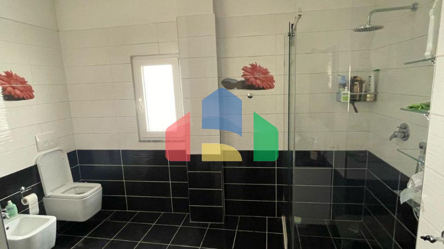 2+1 с балконом, р-н Шкемби в доме Колизей, 143 м.кв