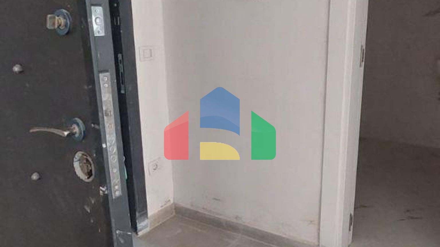 2+1 с балконом, р-н Голем, 89 м.кв