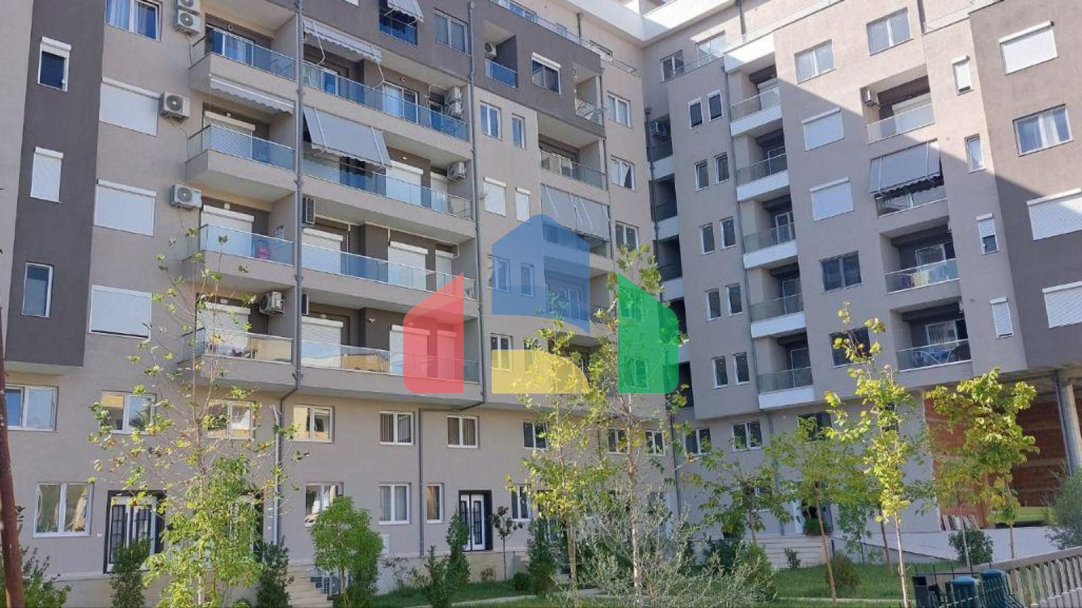 2+1 с балконом, р-н Голем, 89 м.кв