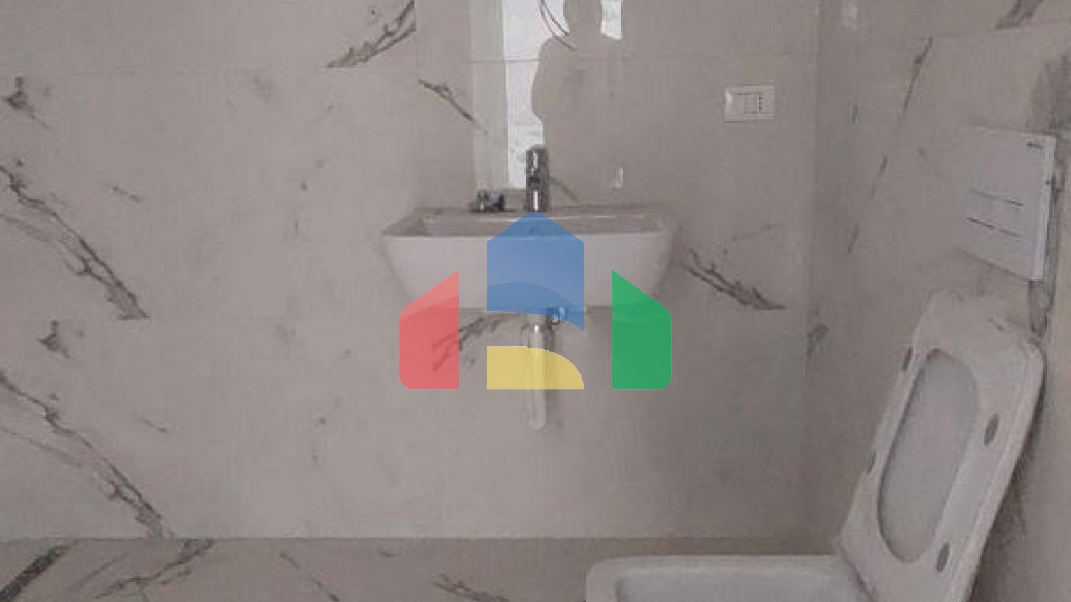 2+1 с балконом, р-н Голем, 89 м.кв