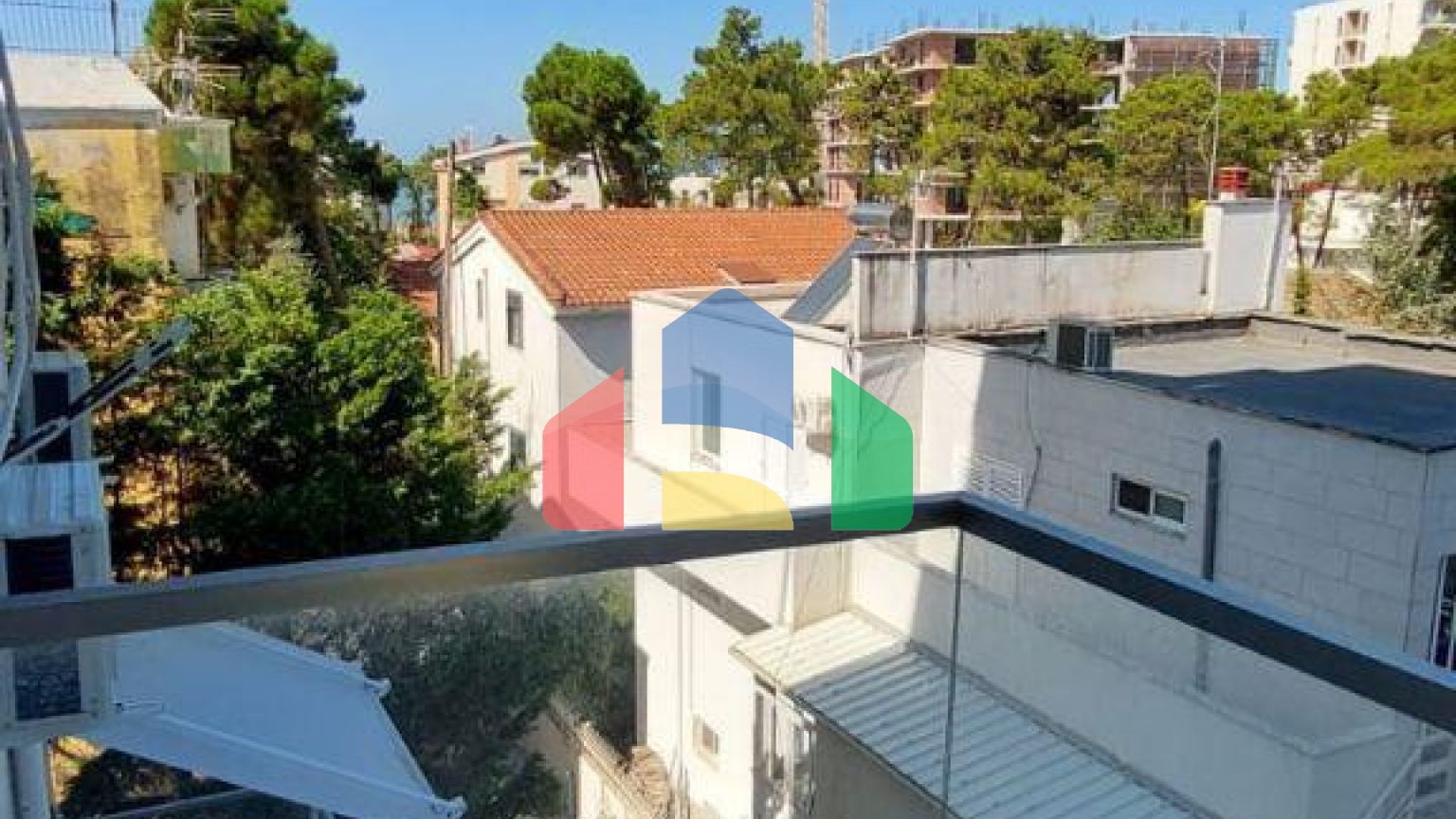 2+1 с балконом, р-н Голем, 104 м.кв