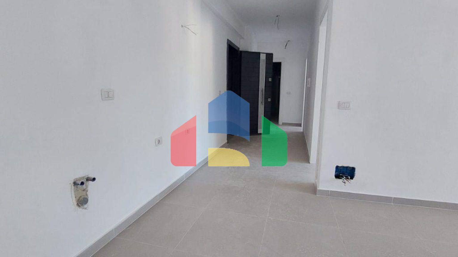 2+1 с балконом, р-н Голем, 104 м.кв