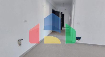 2+1 с балконом, р-н Голем, 104 м.кв