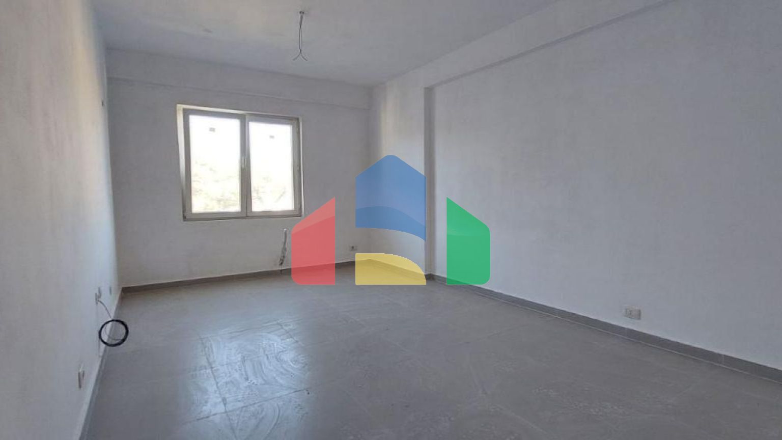 2+1 с балконом, р-н Голем, 104 м.кв