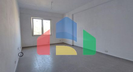 2+1 с балконом, р-н Голем, 104 м.кв