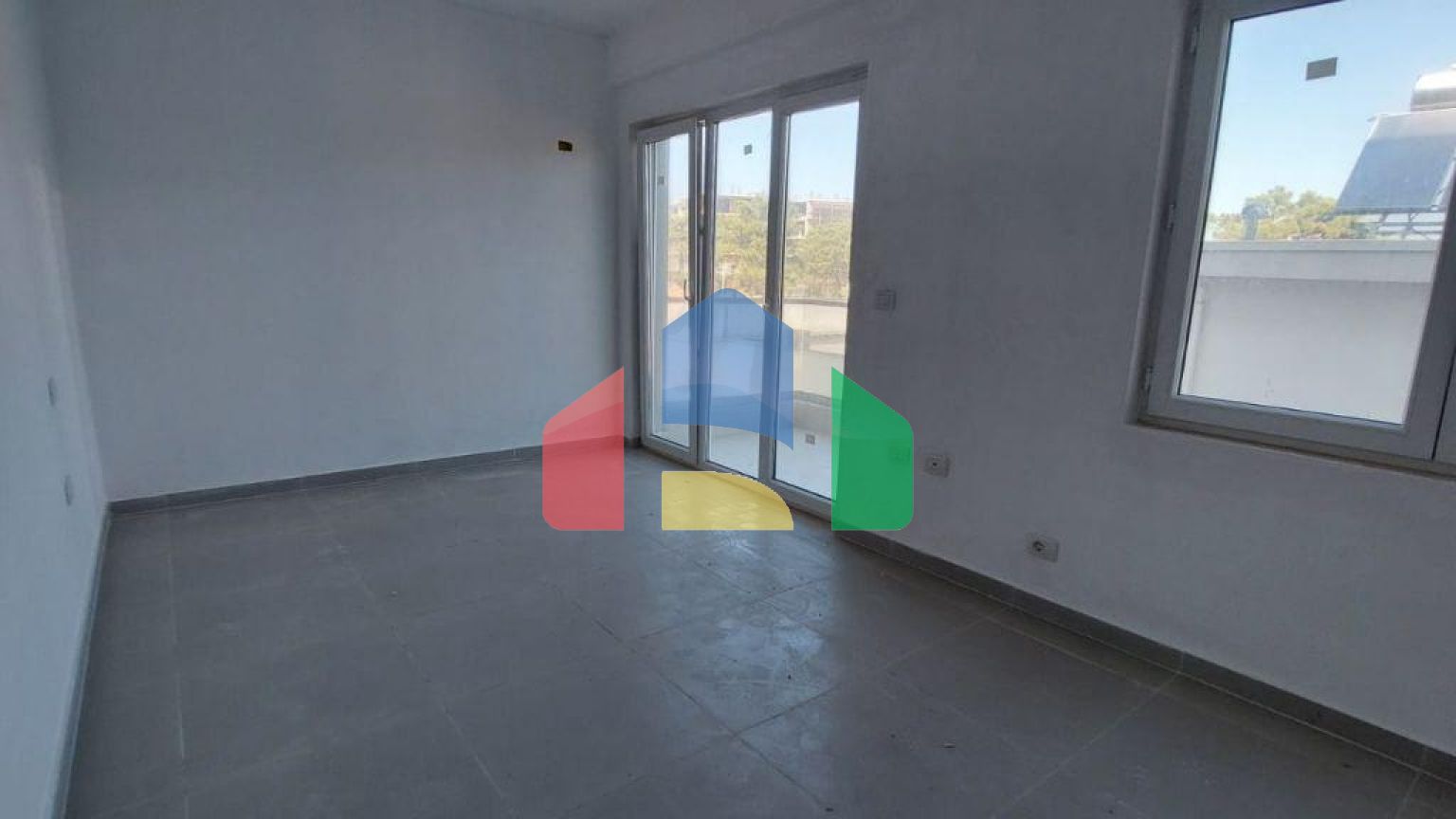 2+1 с балконом, р-н Голем, 104 м.кв