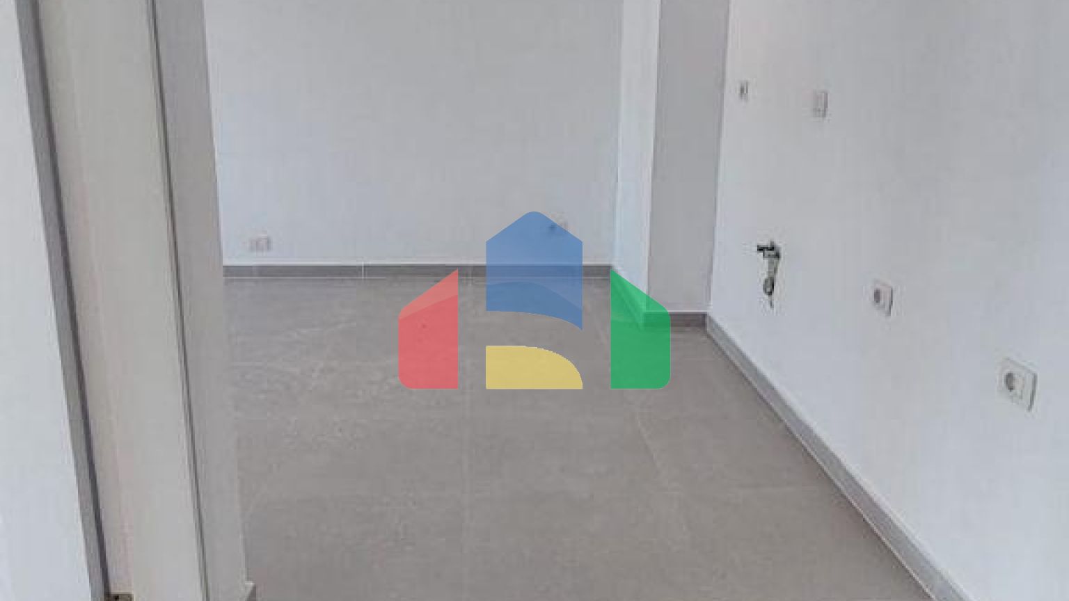 2+1 с балконом, р-н Голем, 104 м.кв