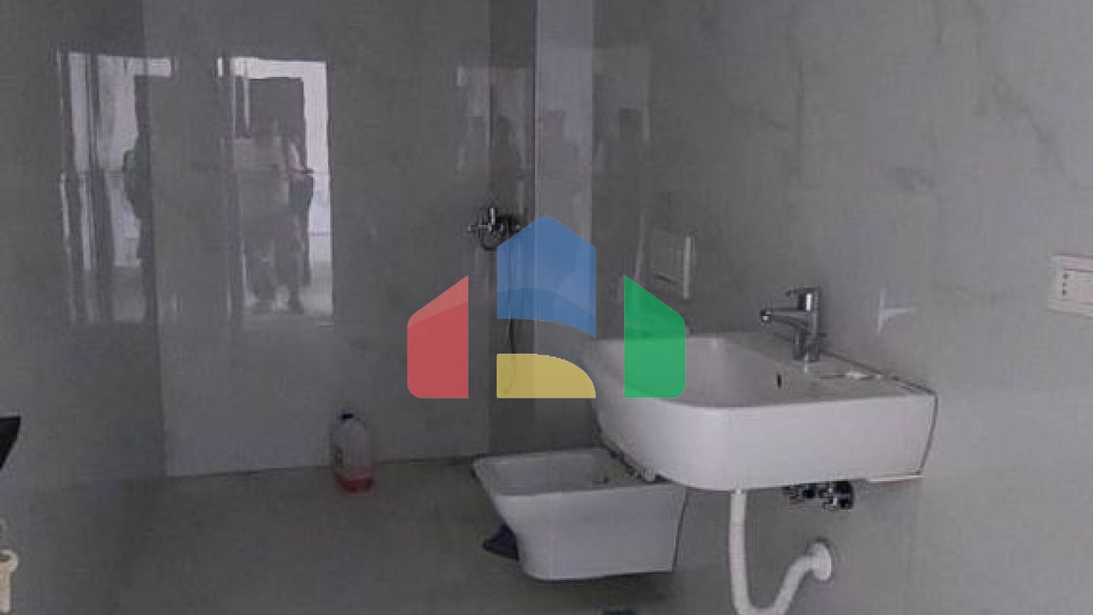 2+1 с балконом, р-н Голем, 104 м.кв