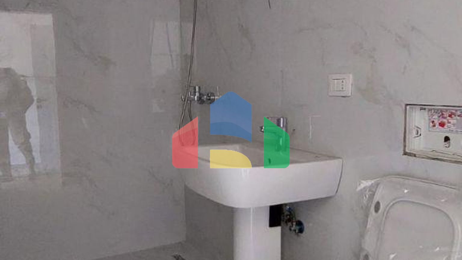 2+1 с 2 санузлами, р-н Голем, 94 м.кв