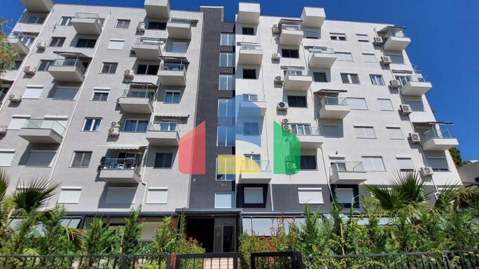 2+1 с 2 санузлами, р-н Голем, 94 м.кв