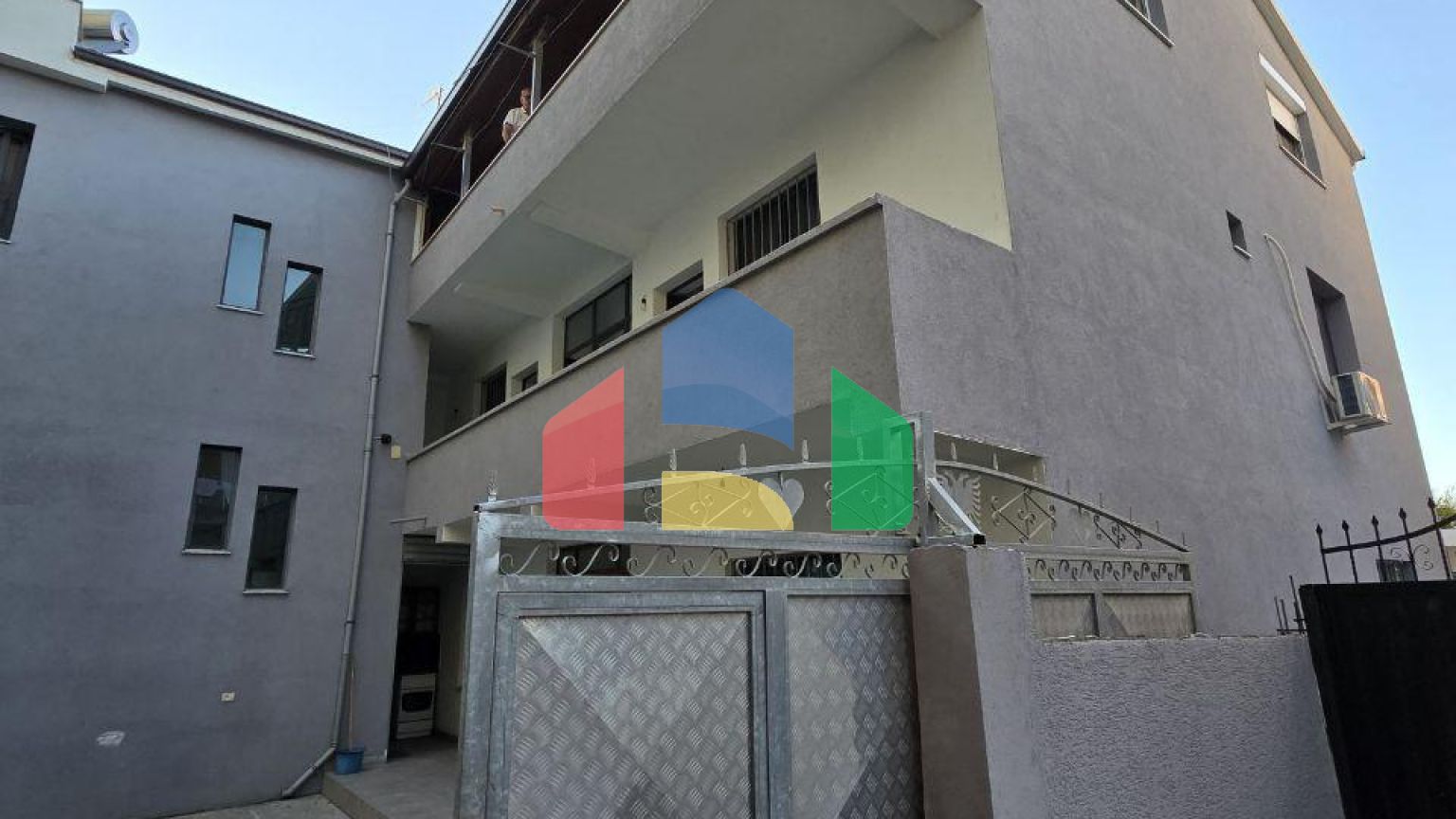 Дом на 12 спален в городе Дуррес, 409 м.кв