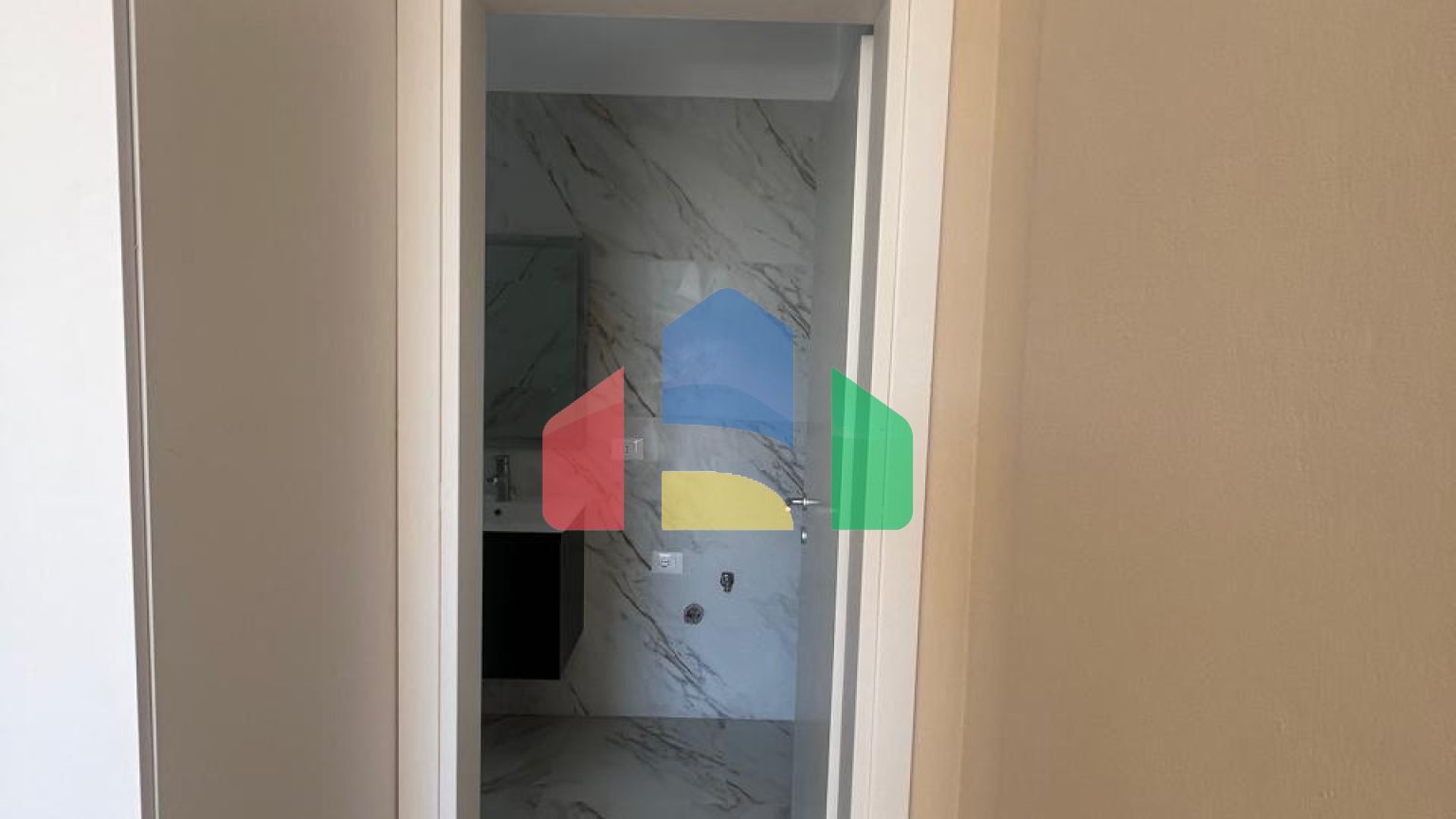 2+1 с балконом, р-н Пляж возле комплекса Florida, 94 м.кв