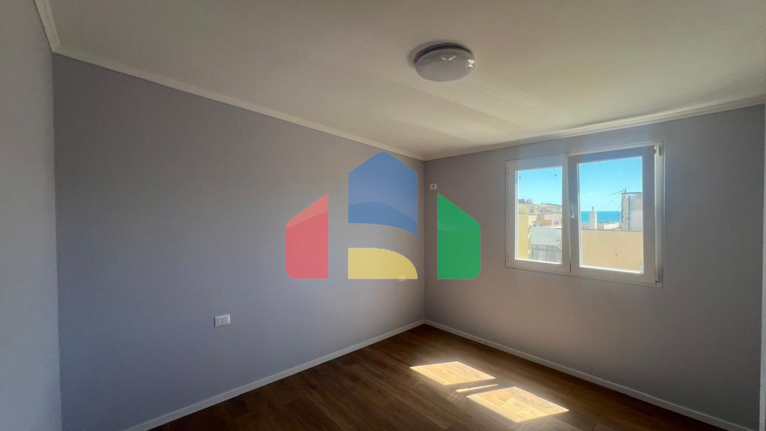 2+1 с балконом, р-н Пляж возле комплекса Florida, 94 м.кв