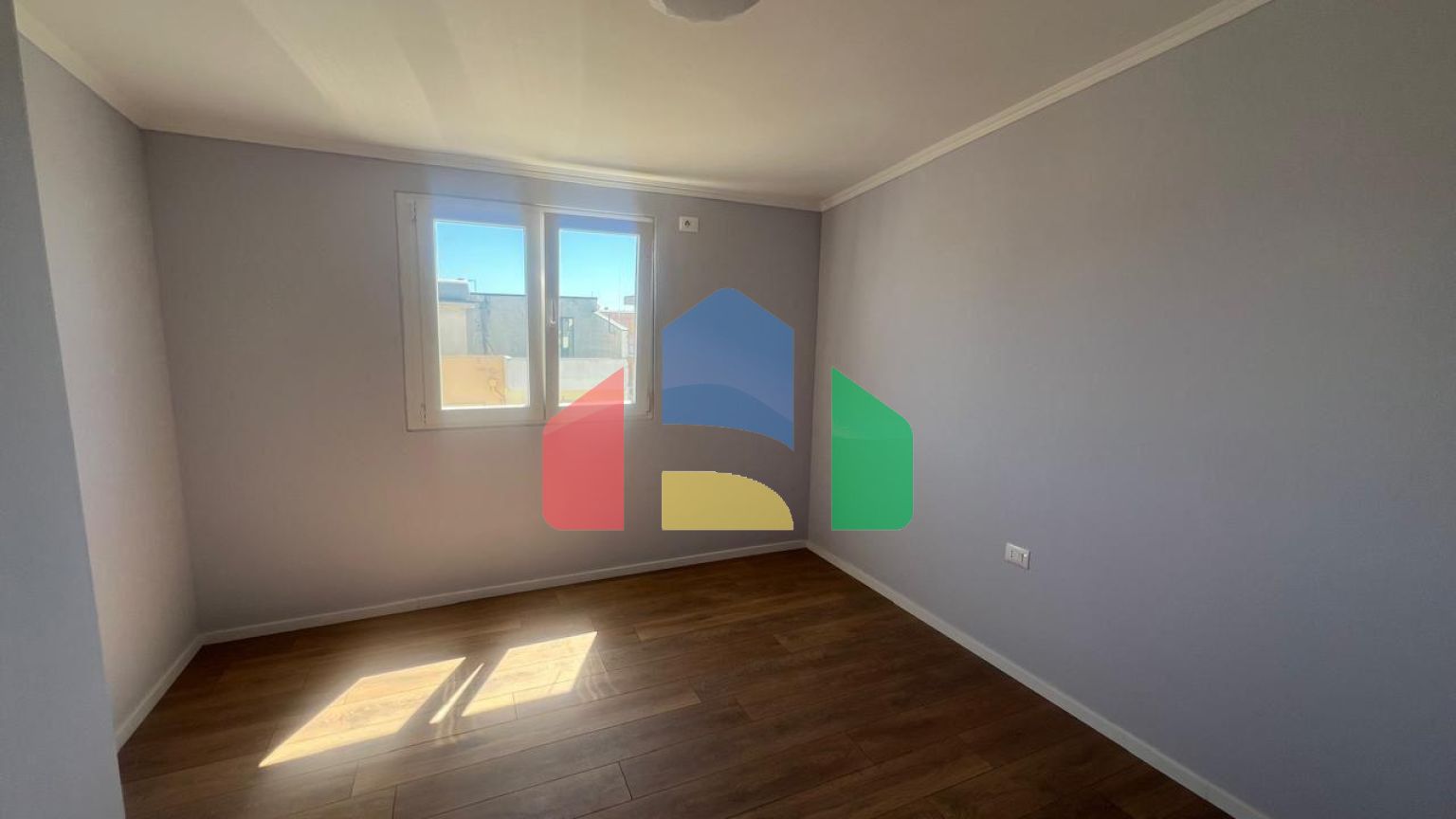 2+1 с балконом, р-н Пляж возле комплекса Florida, 94 м.кв