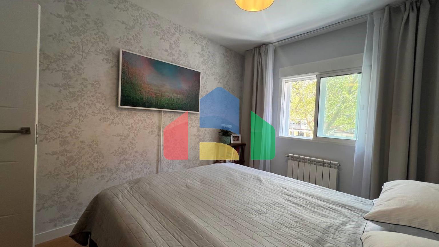 ПРОДАЖА КВАРТИРЫ НА СЕВЕРЕ МАДРИДА ВБЛИЗИ СТАНЦИИ МЕТРО И ТОРГОВОГО ЦЕНТРА ЛА ВАГУАДА