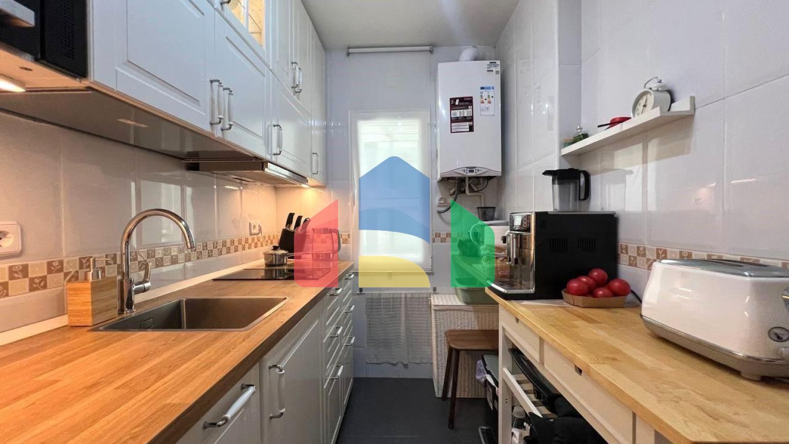 ПРОДАЖА КВАРТИРЫ НА СЕВЕРЕ МАДРИДА ВБЛИЗИ СТАНЦИИ МЕТРО И ТОРГОВОГО ЦЕНТРА ЛА ВАГУАДА