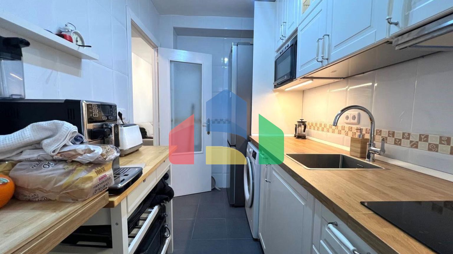 ПРОДАЖА КВАРТИРЫ НА СЕВЕРЕ МАДРИДА ВБЛИЗИ СТАНЦИИ МЕТРО И ТОРГОВОГО ЦЕНТРА ЛА ВАГУАДА