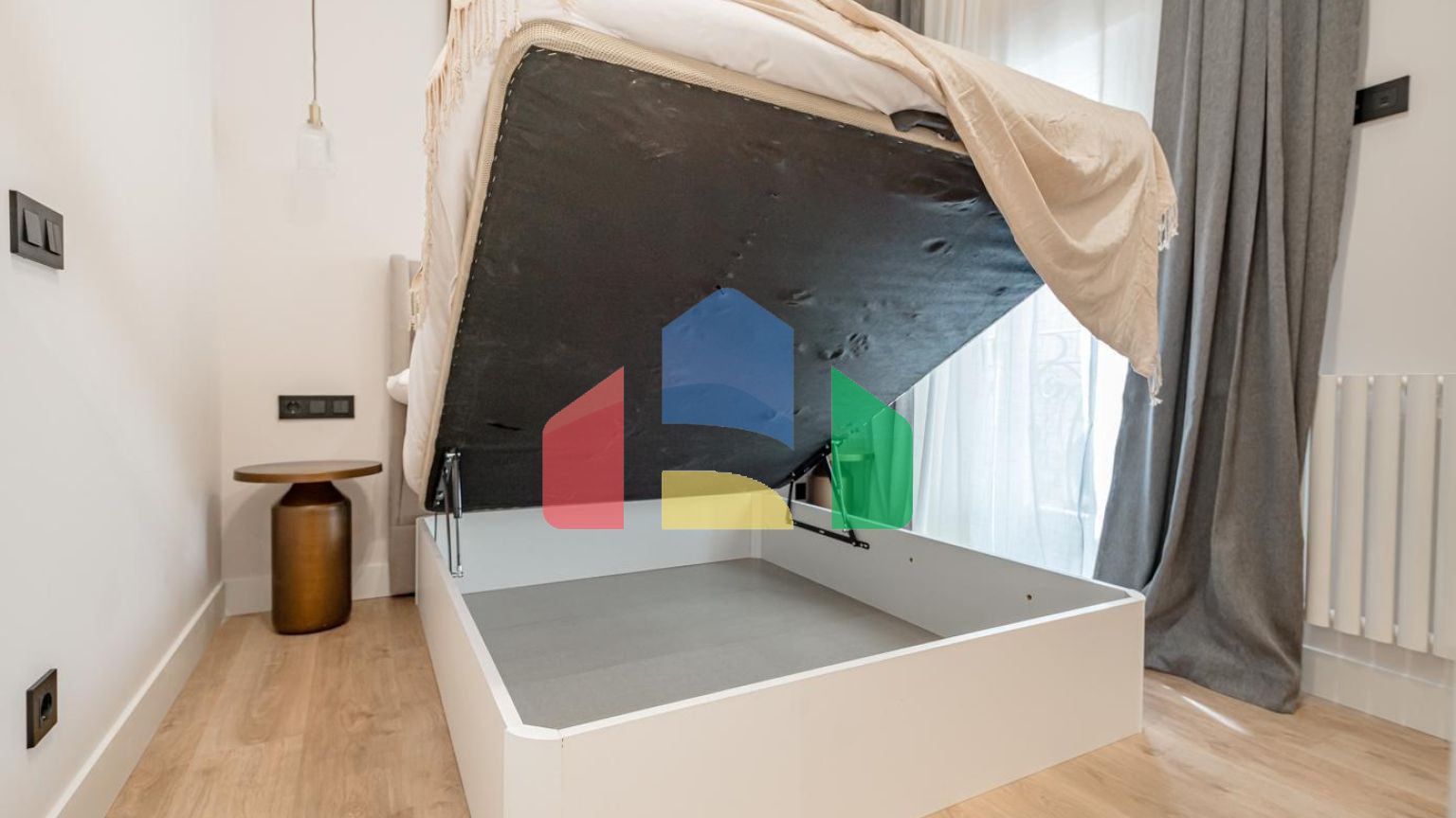 ПРОДАЕТСЯ ОТРЕМОНТИРОВАННАЯ КВАРТИРА В ЦЕНТРЕ МАДРИДА