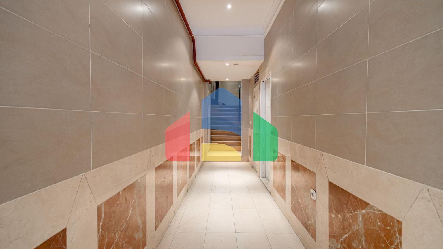 ПРОДАЕТСЯ ОТРЕМОНТИРОВАННАЯ КВАРТИРА В ЦЕНТРЕ МАДРИДА