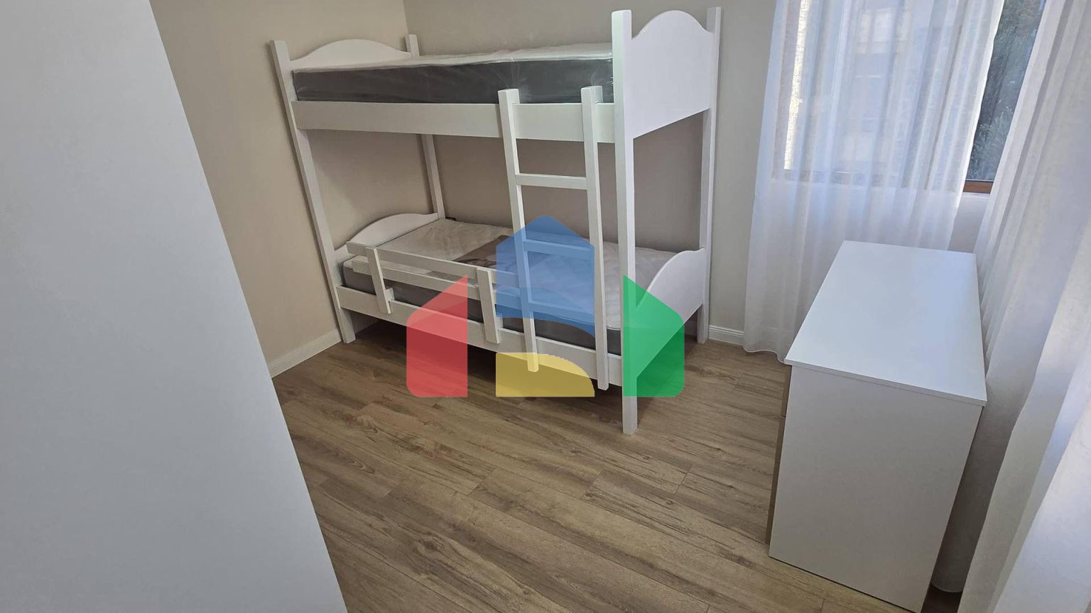 2+1 с балконом, р-н Пляж, 98 м.кв, 100 метров до моря