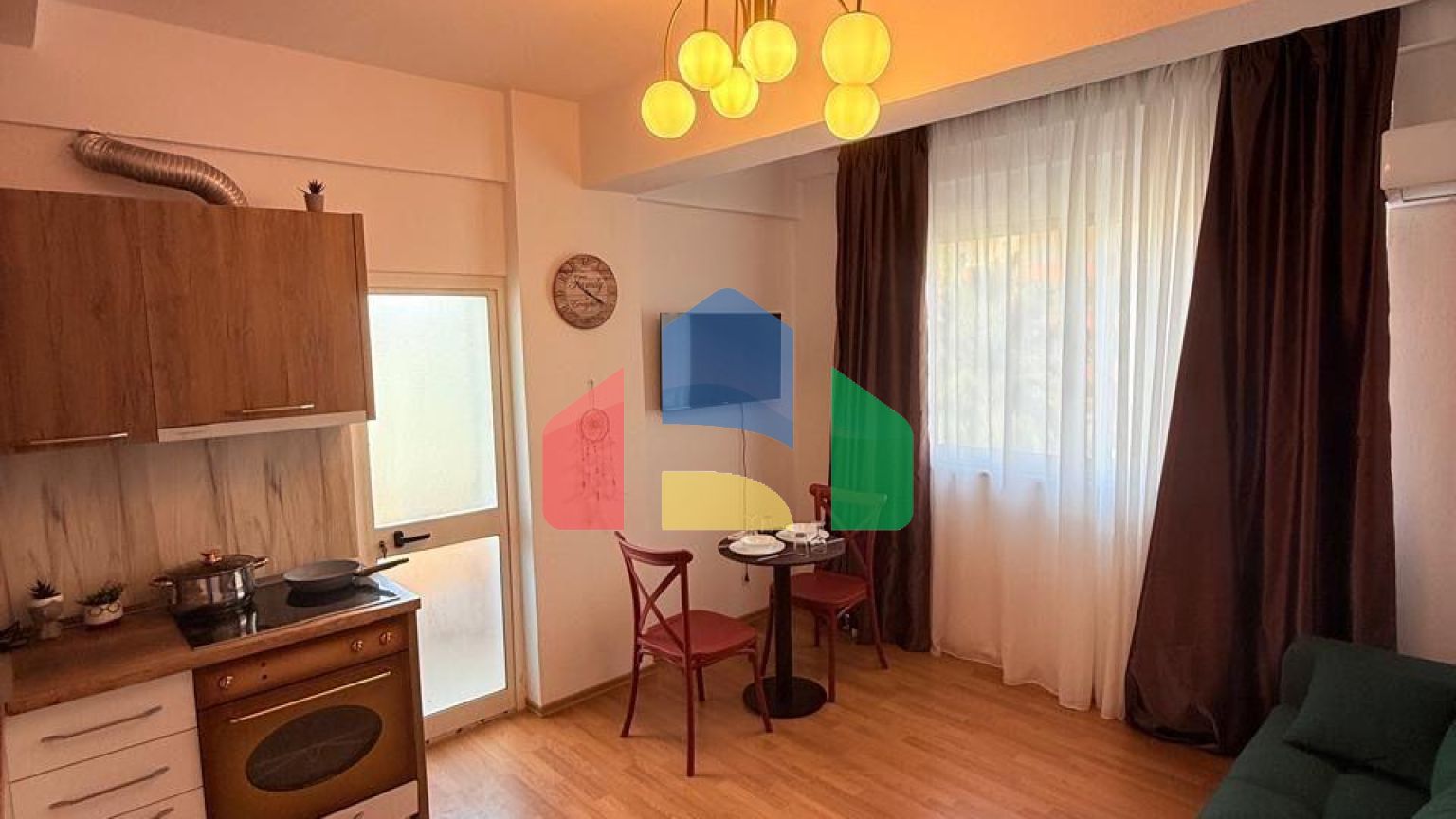 1+1 с балконом, р-н Пляж, 55 м.кв, 50 метров до моря