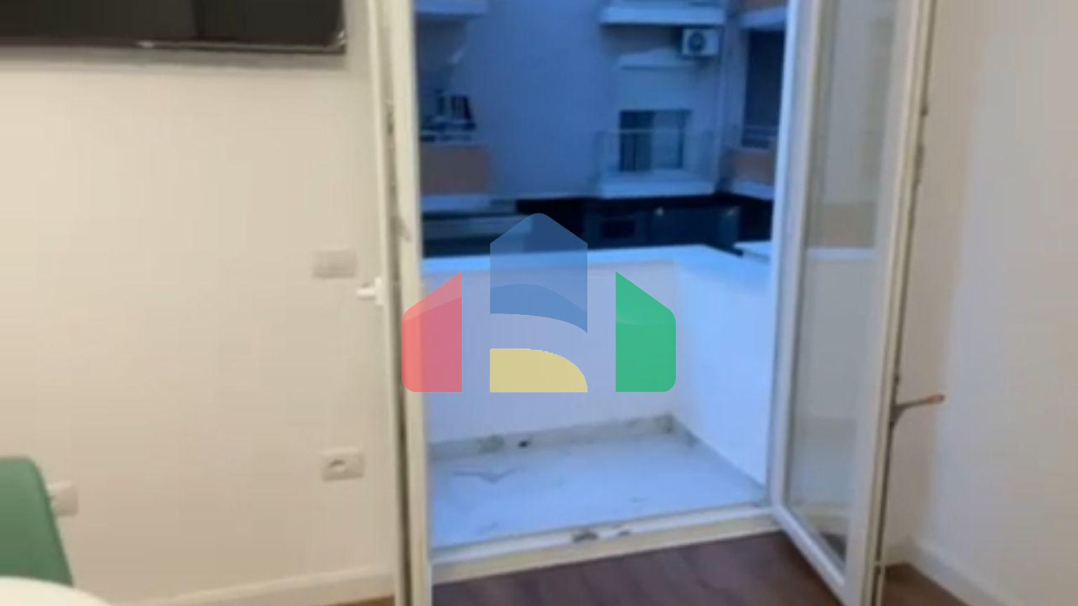 Студия с балконом, р-н Пляж, 30 м.кв