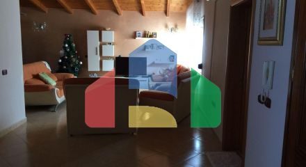 4+2 дом с гаражом во Влере, 280 м.кв + 370 м.кв участок 