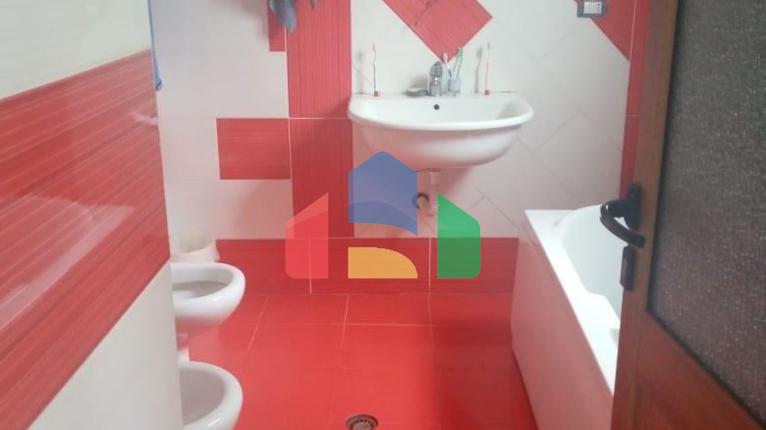 4+2 дом с гаражом во Влере, 280 м.кв + 370 м.кв участок 