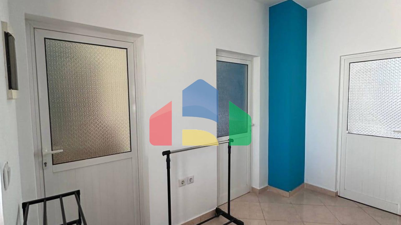 Дом во Влере возле исторической части города, 109 м.кв + земля 304.6 м.кв 