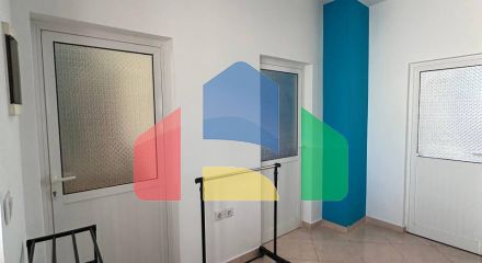 Дом во Влере возле исторической части города, 109 м.кв + земля 304.6 м.кв 