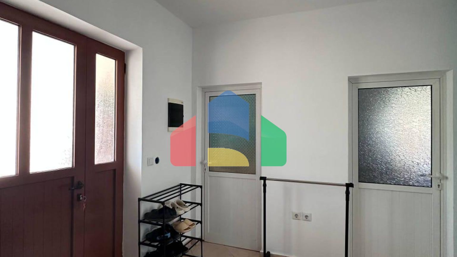 Дом во Влере возле исторической части города, 109 м.кв + земля 304.6 м.кв 