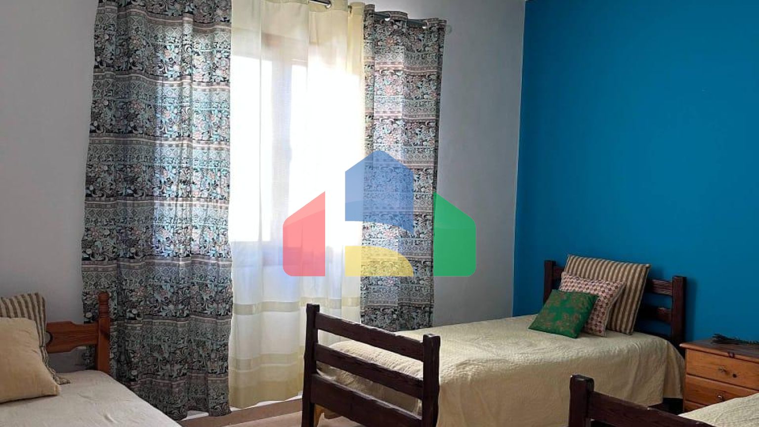 Дом во Влере возле исторической части города, 109 м.кв + земля 304.6 м.кв 