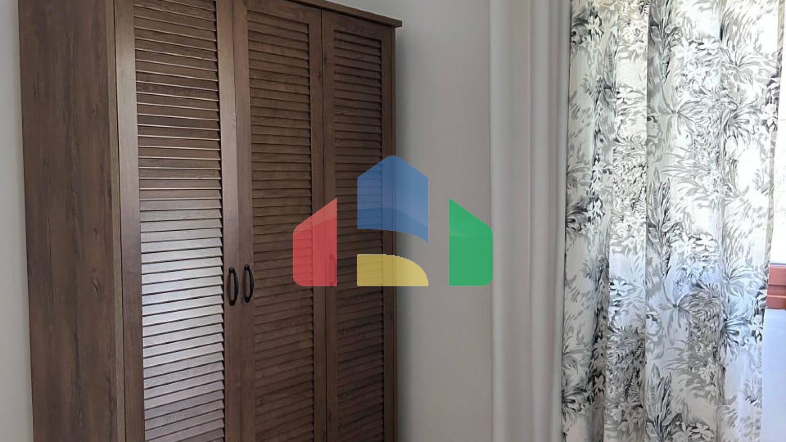 Дом во Влере возле исторической части города, 109 м.кв + земля 304.6 м.кв 