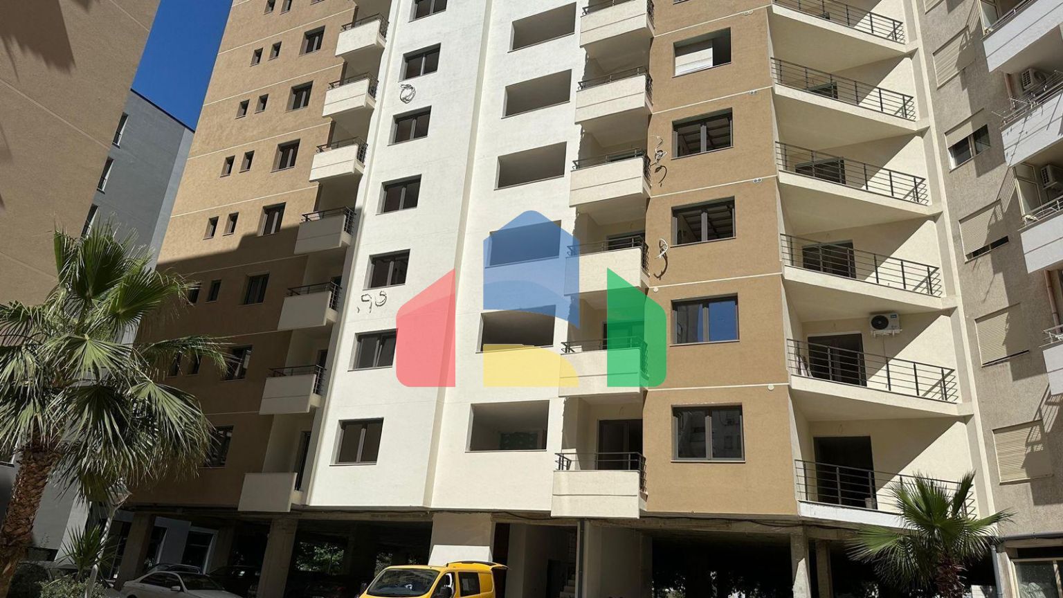 2 студии с балконом, город Влера на Лунгомаре, 97 м.кв