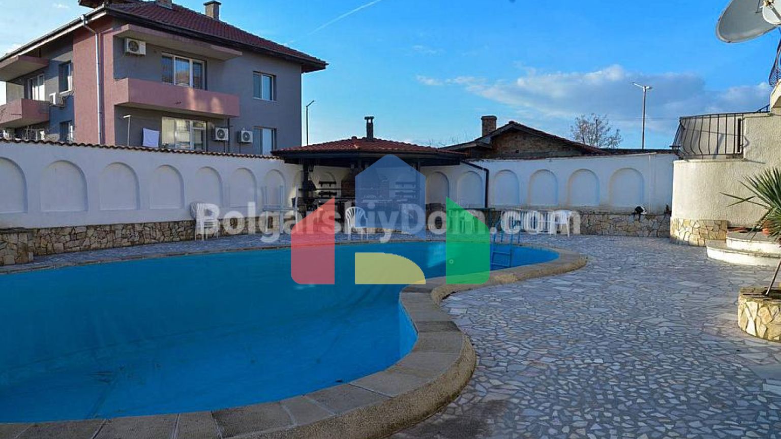 Отель в Ахелой