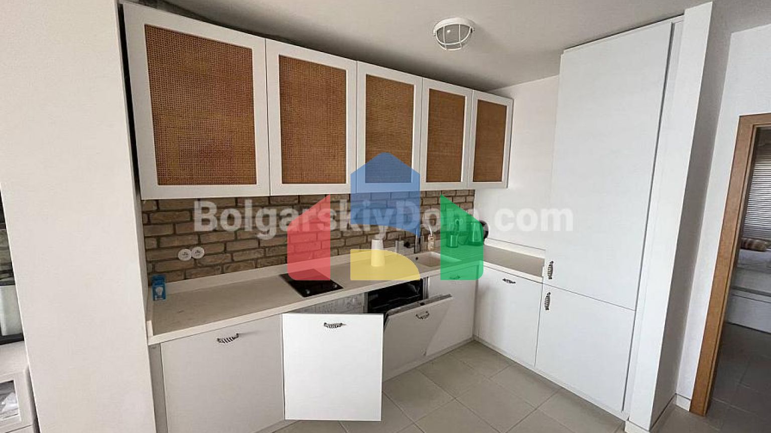 Трикімнатна квартира в Марина Кейп