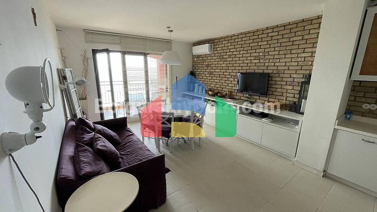 Трикімнатна квартира в Марина Кейп