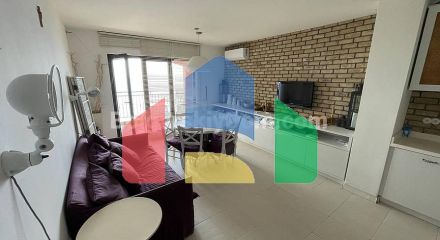 Трикімнатна квартира в Марина Кейп