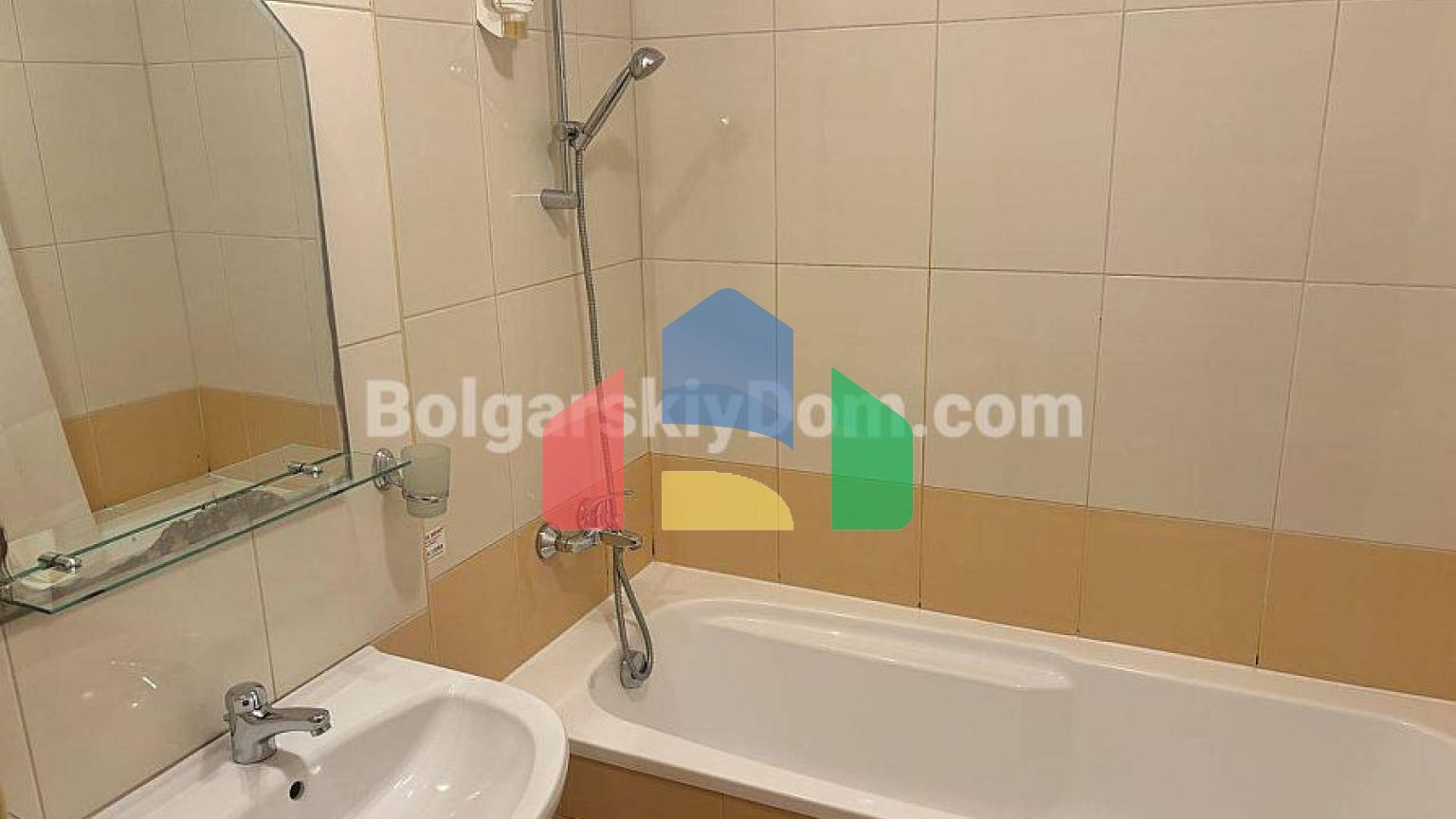 Трикімнатна квартира в Марина Кейп