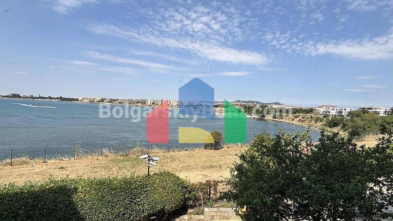 Трикімнатна квартира в Марина Кейп