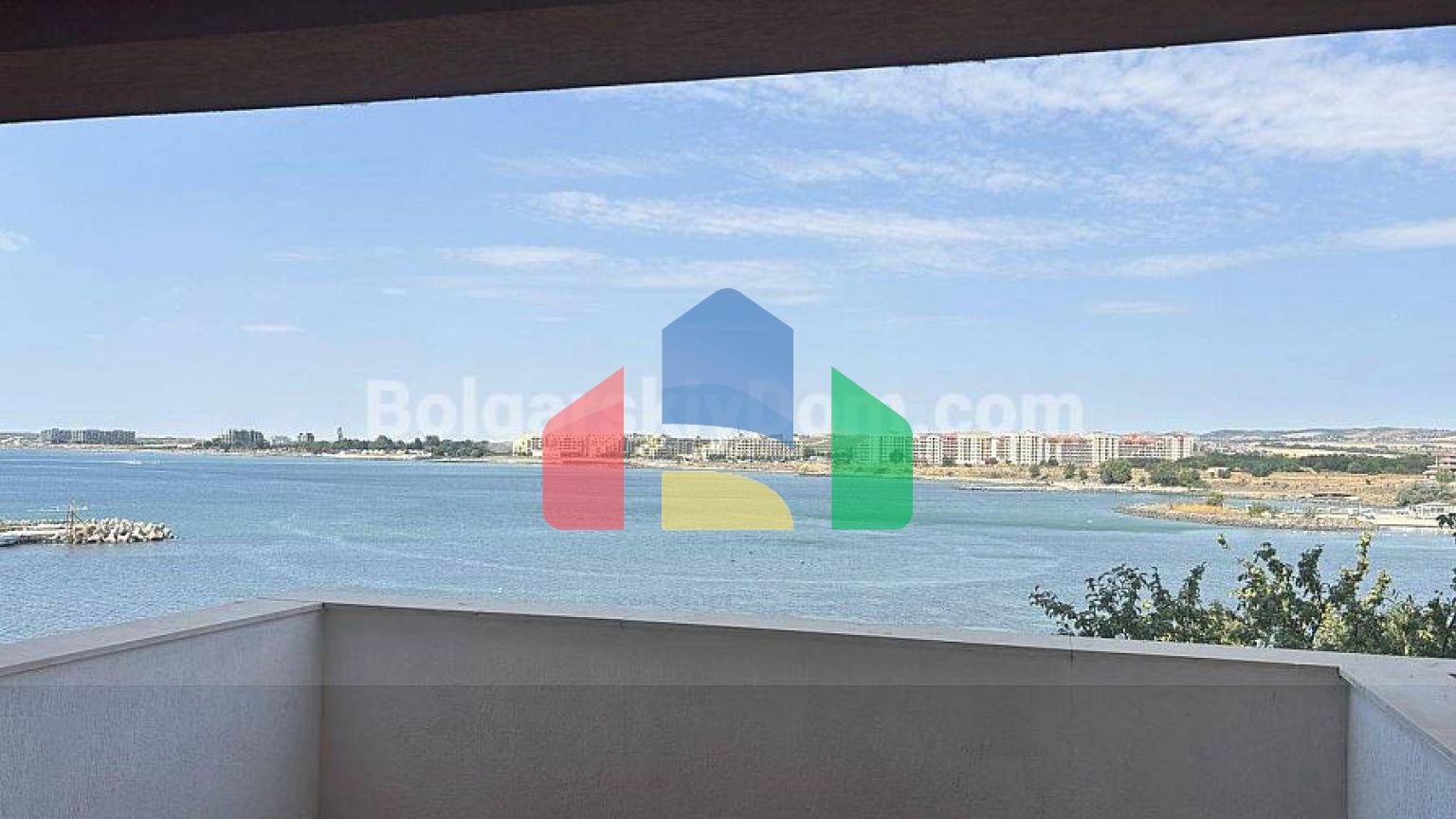 Трикімнатна квартира в Марина Кейп