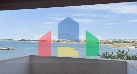 Трикімнатна квартира в Марина Кейп