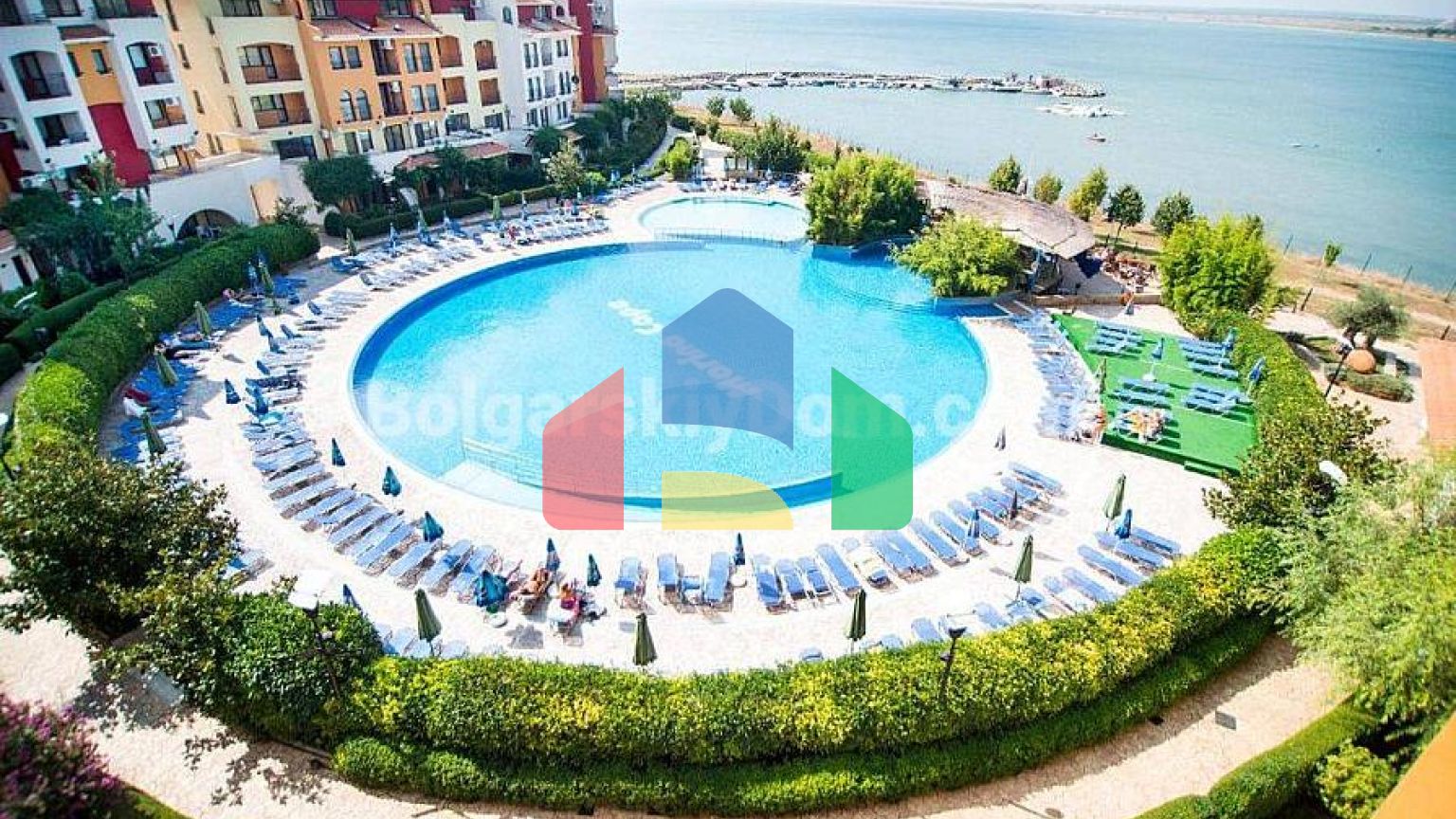 Трикімнатна квартира в Марина Кейп