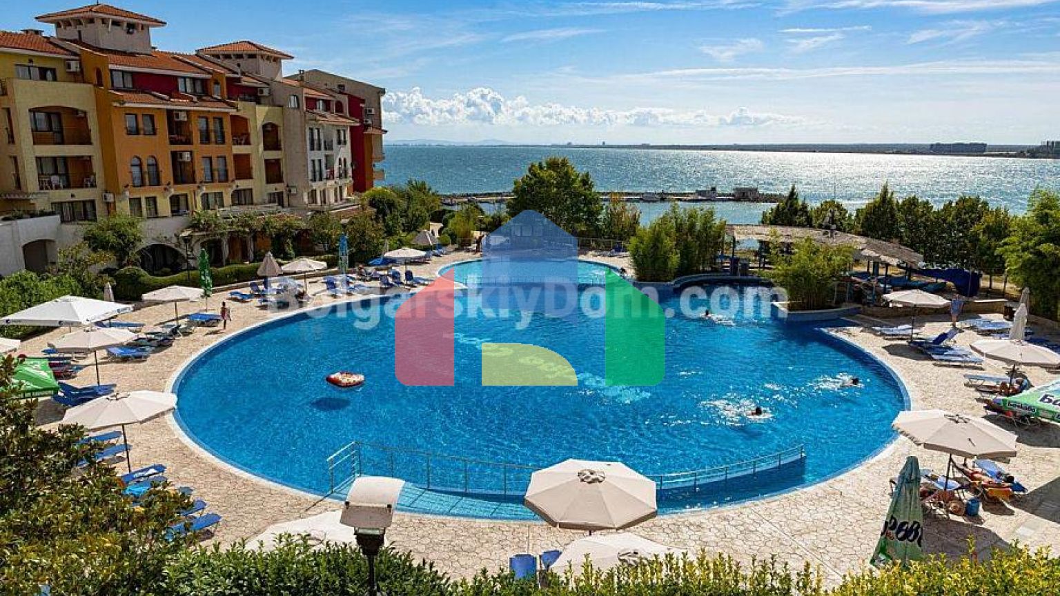 Трикімнатна квартира в Марина Кейп