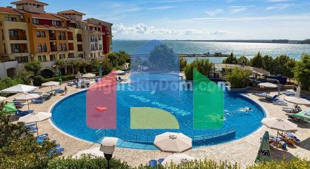 Трикімнатна квартира в Марина Кейп